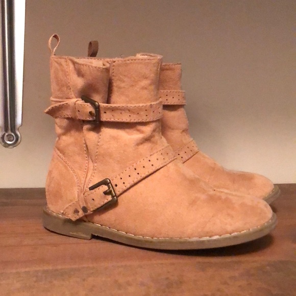 Old Navy Other - Old navy boots 9